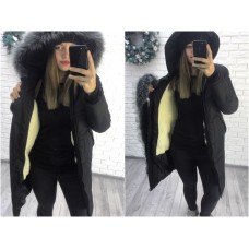 Зимнее женское пальто на меху с капюшоном и меховой опушкой Зимнее женское пальто на меху с капюшоном и меховой опушкой
