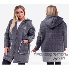 Женское пальто с капюшоном на меху 
